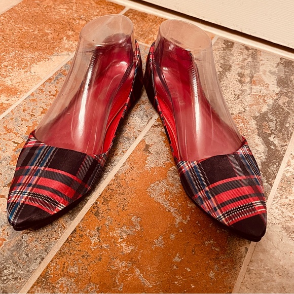 🐦‍🔥NWOB! Wonderful Black & Red Plaid Satin D’Orsay Style Festive Flats! - Picture 2 of 10